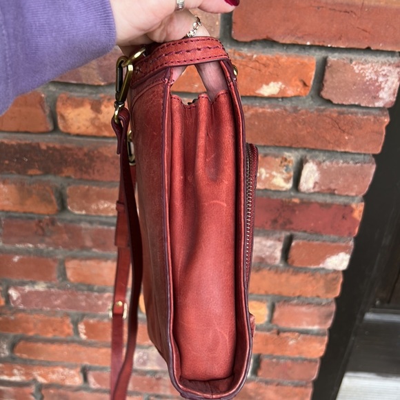 Born Crossbody - Picture 6 of 11